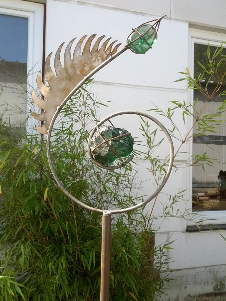 Gartenstecker,Gartendeko,Beetstecker,aus Glas und Eisen - Sino Han Shop